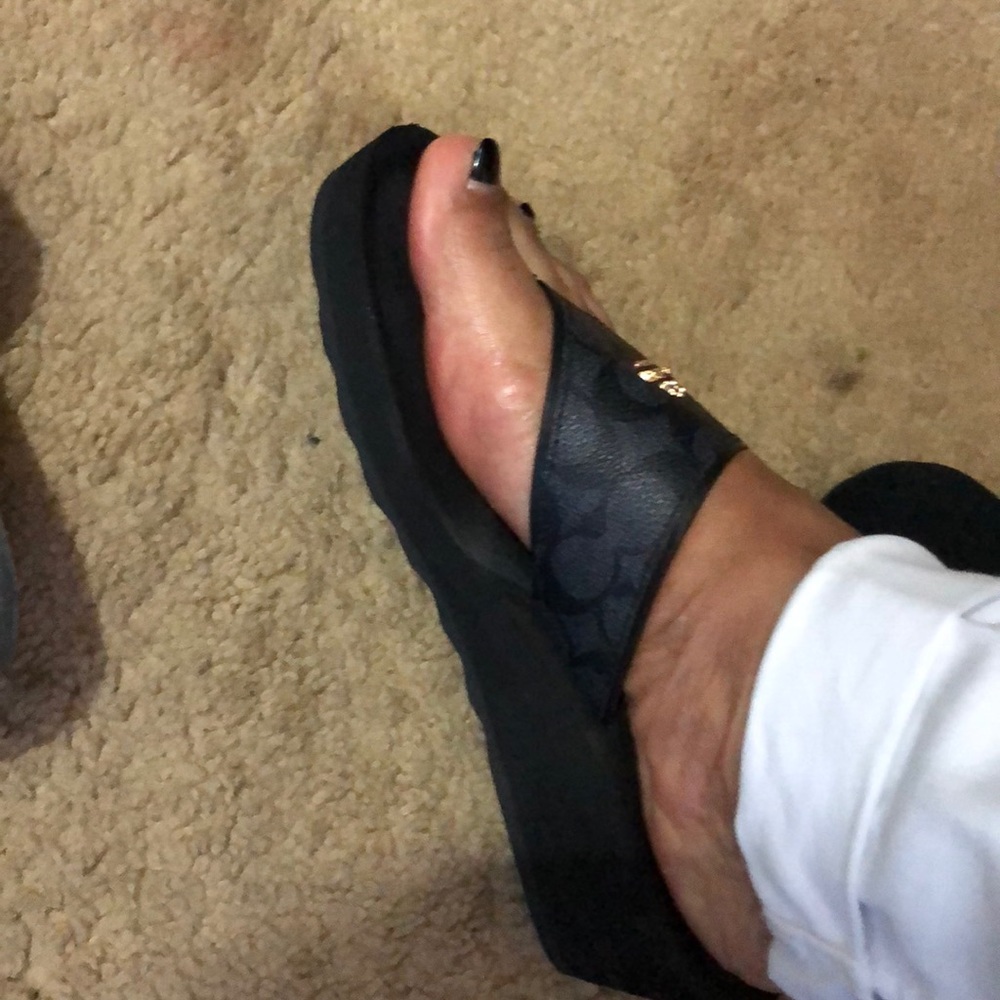 COPY - Sandals comes with free gift.. - Picture 2 of 8